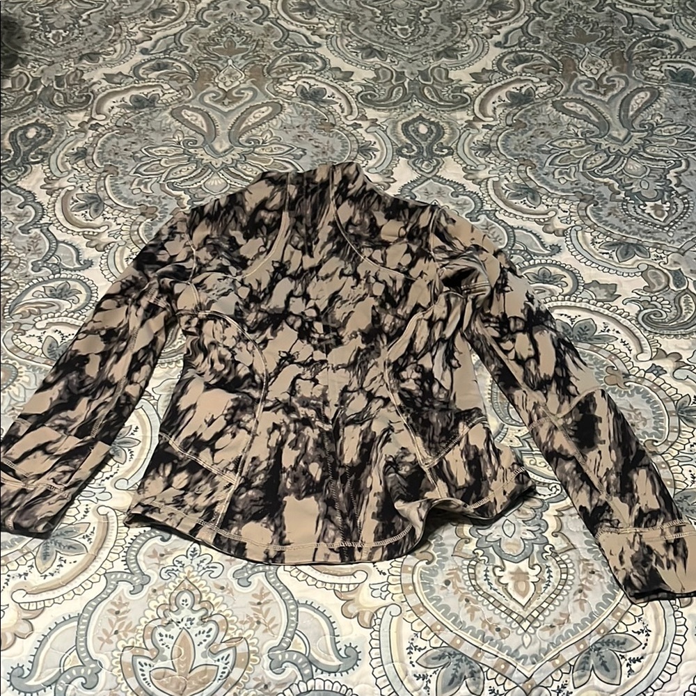 Lululemon Jacket Size 2 - Picture 2 of 3